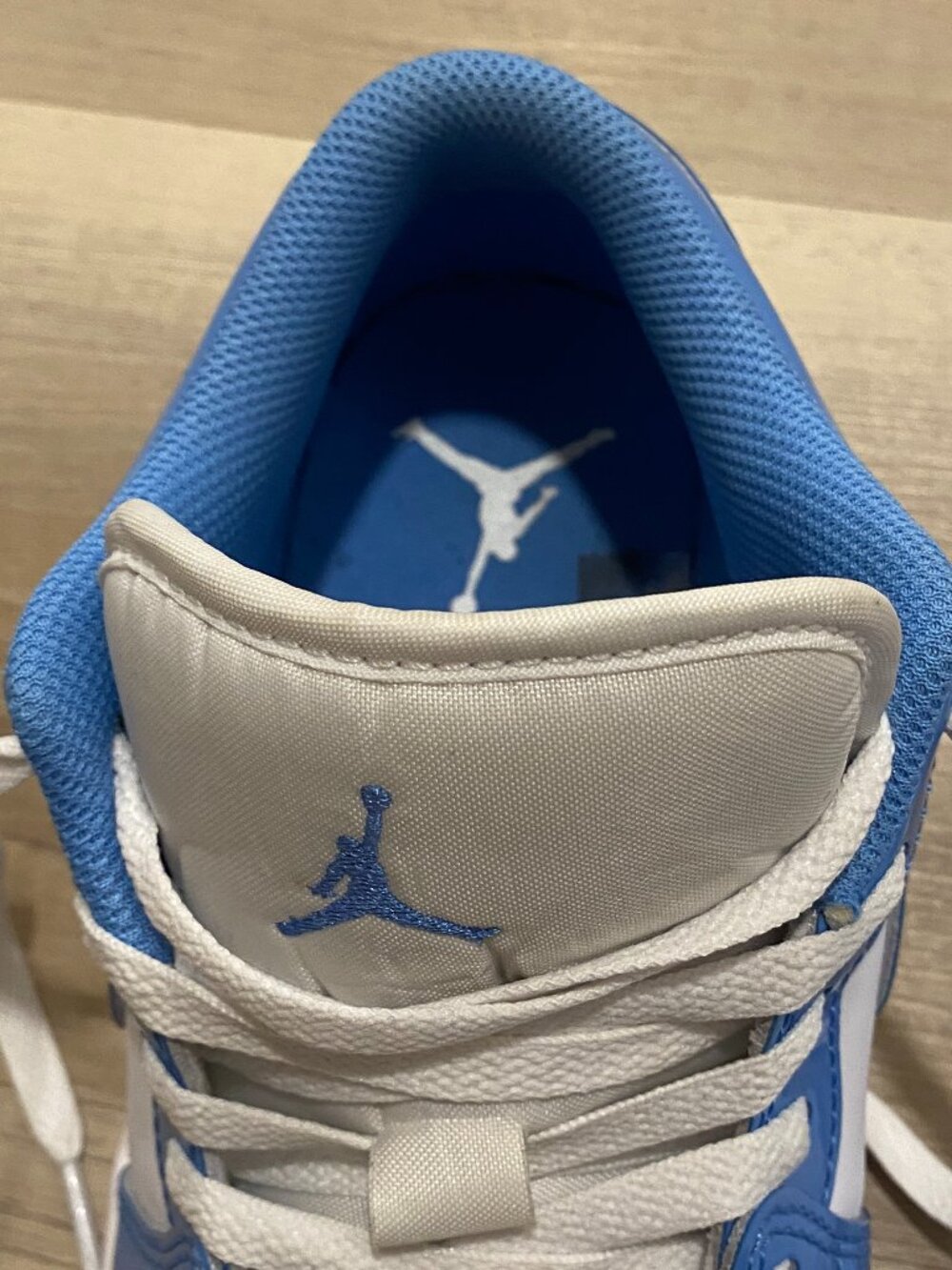 Air Jordan 1 Low SE Legend Blue Patent Menโs 9 Style Code: FZ2138-114 Women 10.5 - Picture 6 of 11